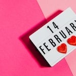 Koop jouw cadeaus voor Valentijnsdag voordelig met deze tips