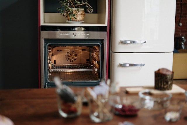 Open oven in keuken